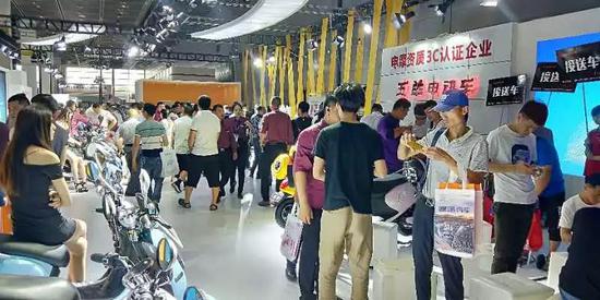 五羊電(dian)摩資質(zhi)+3C認證吸引衆多(duo)與會(hui)經銷商的(de)關注(zhu)