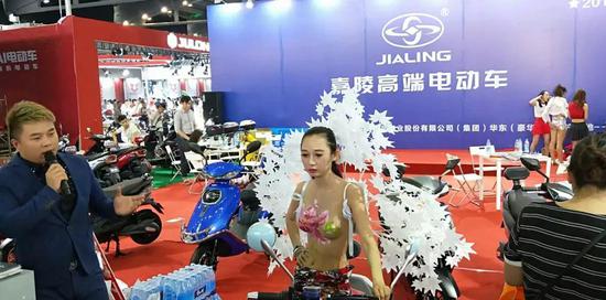 嘉陵(ling)高端電動(dong)車+美(mei)女！